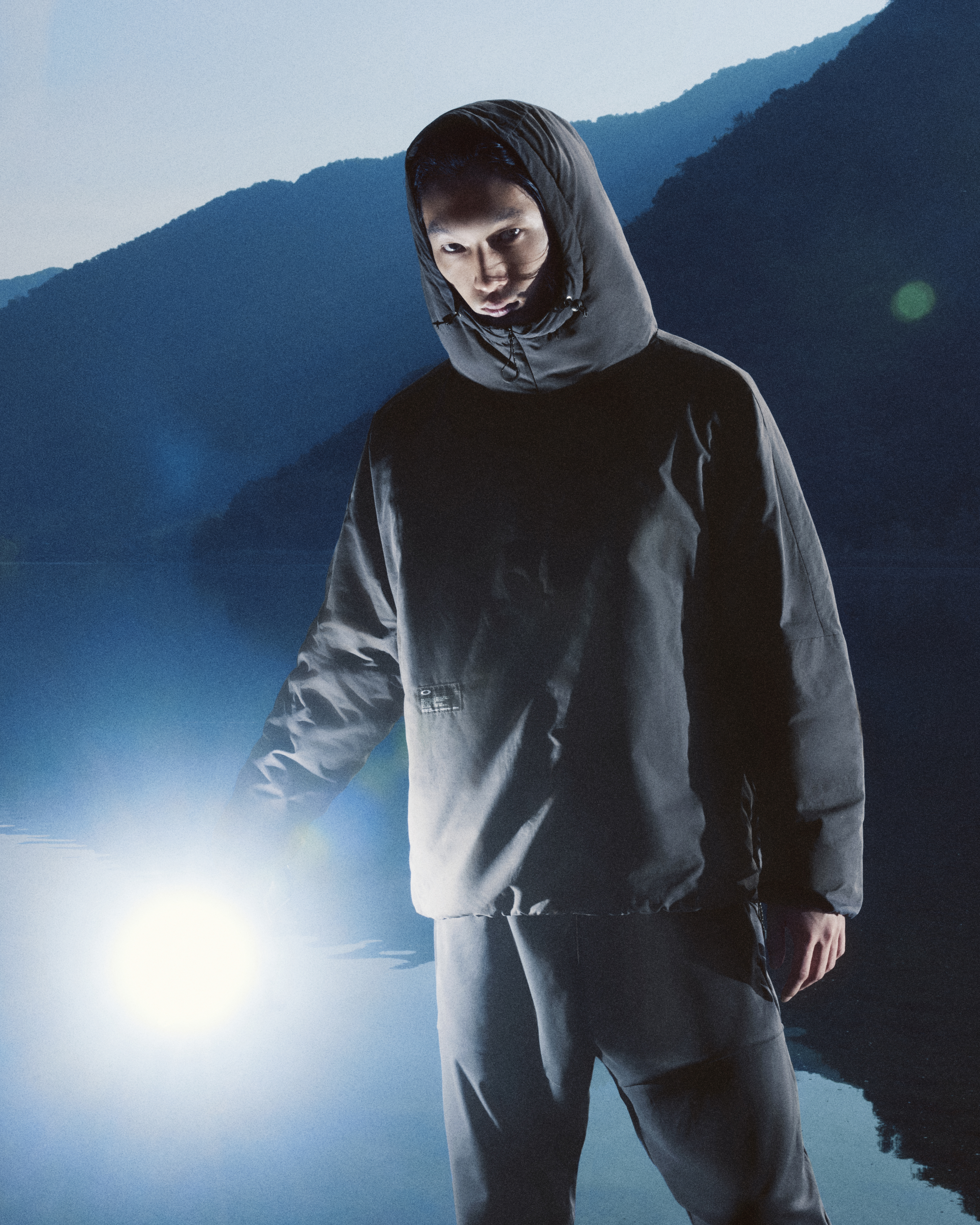 OAKLEY® FIELD GEAR LINE: TECHNICAL WEAR FOR DYNAMIC EXPLORATION